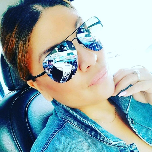 Meet your Posher, Adeline - Picture 1 of 1